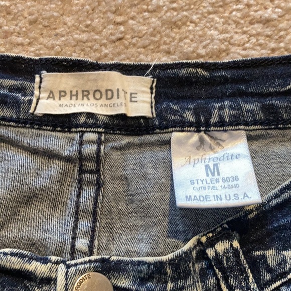 High waisted distressed shorts - Picture 5 of 5